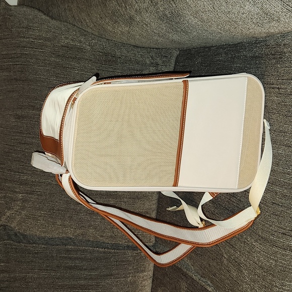 NEW, VERY NICE, NEVER USED VOOCOO Small Pet Carrier Backpack...Cat, Dog, etc. - Picture 10 of 15